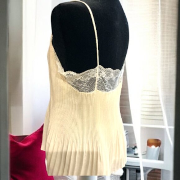 4l3NNA Ivory top w/Lace ~ L - Picture 3 of 4